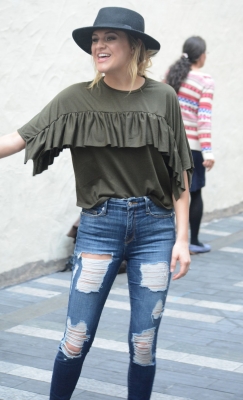 kelsea-ballerini-out-and-about-in-sydney-03-20-2018-1.jpg