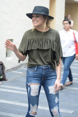 kelsea-ballerini-out-and-about-in-sydney-03-20-2018-2-1.jpg
