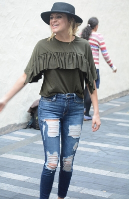 kelsea-ballerini-out-and-about-in-sydney-03-20-2018-3.jpg