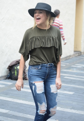 kelsea-ballerini-out-and-about-in-sydney-03-20-2018-4.jpg